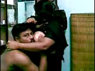 বুনিয়াদ সেক্সি বিএফ এক্স একটি সাহসী মহিলার সম্পর্কে কালো নিরাপত্তা রক্ষী